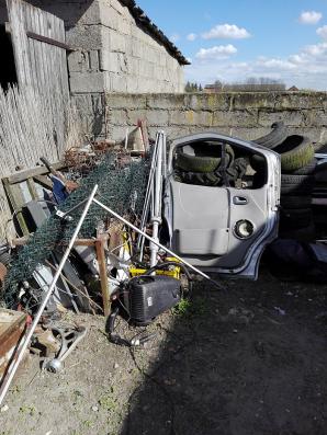 Rozbito samochodową dziuple pod Koninem. Rutkowski walczy z oszustami samochodowymi