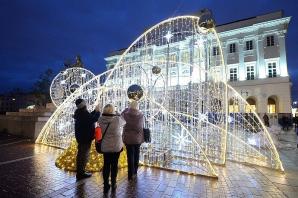 Warszawa już lśni świątecznie