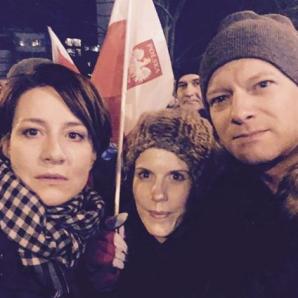 Nocna akcja policji przed Sejmem. W sali obrad wygaszono światła. Budżet na 2017 r. przyjęty w zastępczej sali!