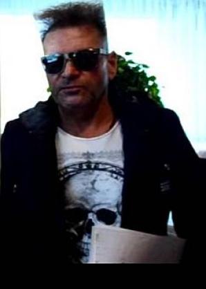 Nakłanianie do prostytucji, nielegalny handel alkoholem i papierosami na linii Polska - Anglia? Rutkowski bierze pod ochronę Martę, która nie może poradzić sobie z gnębiącym ją Robertem K. 