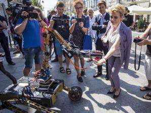 Łódzki Łazik Marsjański podbija świat. Ma pomagać ludziom, brać udział w akcjach ratowniczych