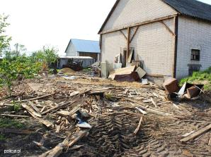 Koparko-ładowarką niszczył gospodarstwo swojej rodziny i chciał rozjechać policjantów