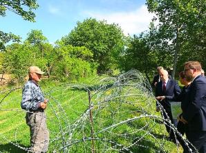 O NATO i Unii Europejskiej oraz Rosji w Tbilisi i Churwaleti w regionie Cchinwali - Osetia Południowa