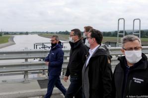 [VIDEO] Premier: działamy skutecznie, żeby chronić obywateli przed takimi dramatami jak powódź w 1997 r.