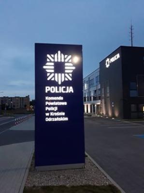 Pijany kierowca wjechał w plac zabaw – zatrzymał go w czasie wolnym komendant policji