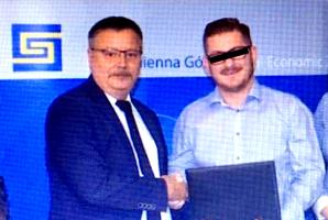 [VIDEO] Wicepremier Jarosław Kaczyński podjął interwencję w sprawie zdumiewająco bezkarnego,  tzw. wrocławskiego Tulipana Tomasza K.! W środę kolejny proces o jego gigantyczne oszustwa rozpocznie się przed Sądem Okręgowym w Jeleniej Górze!