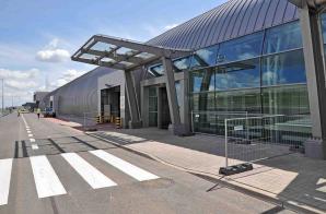 Straż Graniczna zatrzymała trzy osoby narodowości ukraińskiej, które nielegalnym imigrantom ułatwiały pobyt w Polsce obywatelom Ukrainy, Bangladeszu, Nigerii, Pakistanu, Nepalu, Indii, Azerbejdżanu, Filipin oraz Ghany.