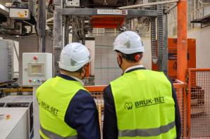 [VIDEO] Światowy poziom, firma rodzinna. Prezydent w zakładach produkcyjnych Bruk-Bet