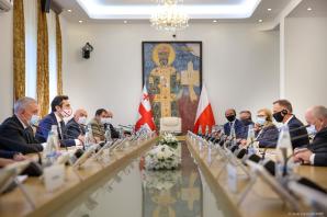 [VIDEO] Tbilisi. Polityczne rozmowy z władzami Gruzji [PL/EN]