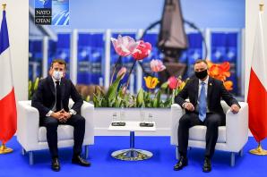 [VIDEO] Prezydent na szczycie NATO w Brukseli. Prezydent Andrzej Duda rozmawiał z Prezydentem USA Joe Bidenem, Premierem Wielkiej Brytanii Borisem Johnsonem, Prezydentem Francji Emmanuelem Macronem, a także z Premierem Macedonii Płn. Zoranem Zaewem i inn.
