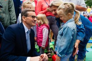 [VIDEO] Dodatkowe wsparcie dla rodzin z dziećmi. Rząd przyjął ustawę o Rodzinnym Kapitale Opiekuńczym