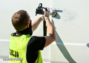 [VIDEO] Wnikliwa praca śledczych zakończona aktem oskarżenia. Busy warte ponad 400 tysięcy złotych powróciły do właścicieli w Niemczech