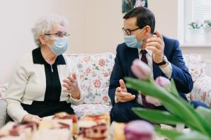 [VIDEO] Premier Mateusz Morawiecki odwiedził seniorów w Dziennym Domu Senior+ w Błoniu