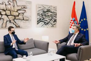 [VIDEO] Premier po spotkaniu z liderami V4 i premierem Chorwacji: poziom solidarności jest budujący i bezprecedensowy. Tematem wiodącym obu spotkań była aktualna sytuacja na polsko-białoruskiej granicy