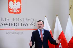 Kwestionowanie prymatu Konstytucji RP w Brukseli to zamach na polską suwerenność