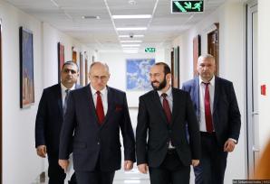 Minister Zbigniew Rau z wizytą w Armenii. Wczoraj Przewodniczący OBWE odwiedził Azerbejdżan, a przedwczoraj Gruzję