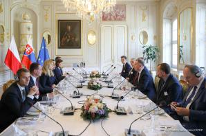 [VIDEO] Polska i Słowacja wspierają integrację Ukrainy z UE. W ostatnim czasie Andrzej Duda odwiedził Czechy i Litwę, a w piątek złoży wizytę w Republice Estońskiej.