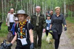 [VIDEO] Akcja „sprzątaMY” z udziałem Pary Prezydenckiej