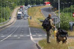 [VIDEO] Policyjny skydiving – spadochronowe warsztaty kontrterrorystów