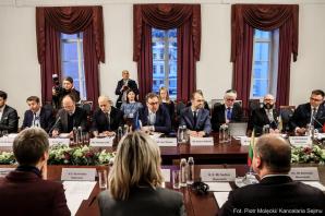 [VIDEO] ANG Wypowiedź marszałka Sejmu Szymona Hołowni po Spotkaniu Przewodniczących Parlamentów Estonii, Finlandii, Litwy, Łotwy, Polski i Ukrainy w estońskim Tartu