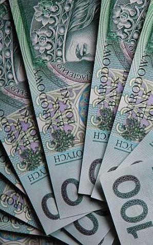 Znalazł saszetkę z pieniędzmi i przyniósł ją do komendy