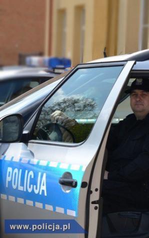 Uratowali mężczyznę z płonącego budynku!