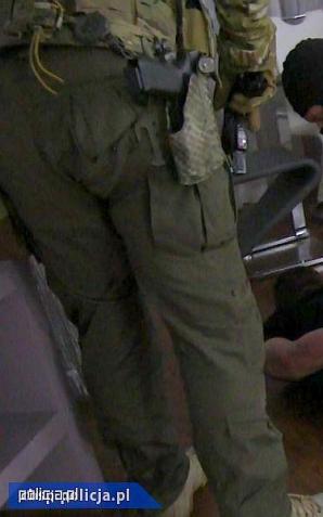 [VIDEO] Zorganizowana grupa przestępcza produkująca i rozprowadzająca kosmetyki oraz odzież zlikwidowana