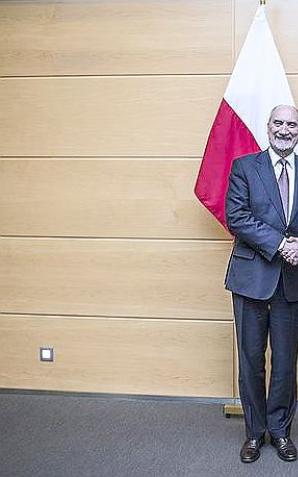 Bruksela: Spotkanie Ministra Obrony Narodowej Antoniego Macierewicza z amerykańskim szefem Pentagonu. Omawiano m.in. kwestie obecności wojsk amerykańskich w Polsce