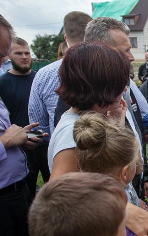 Premier Beata Szydło na spotkaniu z rodzinami poszkodowanymi przez nawałnice: Nie zostawimy nikogo bez pomocy