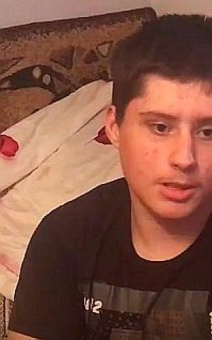 [VIDEO] To nie Halloween ale rzeczywisty, codzienny horror niepełnosprawnego chłopca. Elektryczny wózek od miesięcy ukrywany jest przed nim na plebanii, na terenie gminy Trzeszczany. Wójt Stanisław Czarnota do przebudowy łazienki chłopca nie dołożył grosza