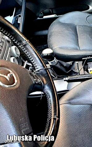 Tragedia była o krok - pijany kierowca o mało nie potrącił ludzi na przejściu dla pieszych