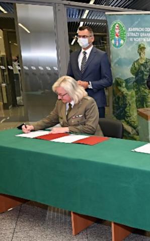 Bramki ABC na lotnisku w Krakowie-Balicach. Mogą z nich skorzystać obywatele UE, EOG lub Szwajcarii