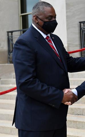 Pierwsze czołgi Abrams trafią do Polski już w przyszłym roku - zaznaczył Mariusz Błaszczak, minister obrony narodowej po spotkaniu z sekretarzem obrony USA