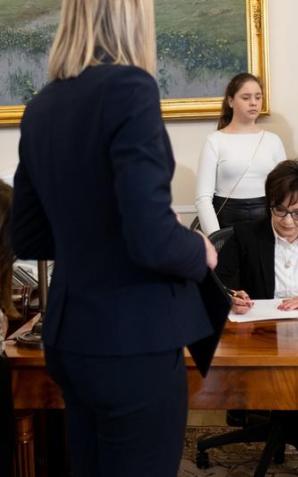 Spotkanie Marszałek Sejmu z przedstawicielami komitetu obywatelskiego w ramach kampanii „Chrońmy dzieci, wspierajmy rodziców”