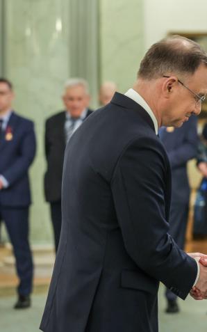 [VIDEO] Odznaczenia państwowe dla autorów i twórców Raportu o stratach wojennych w Pałacu Prezydenckim