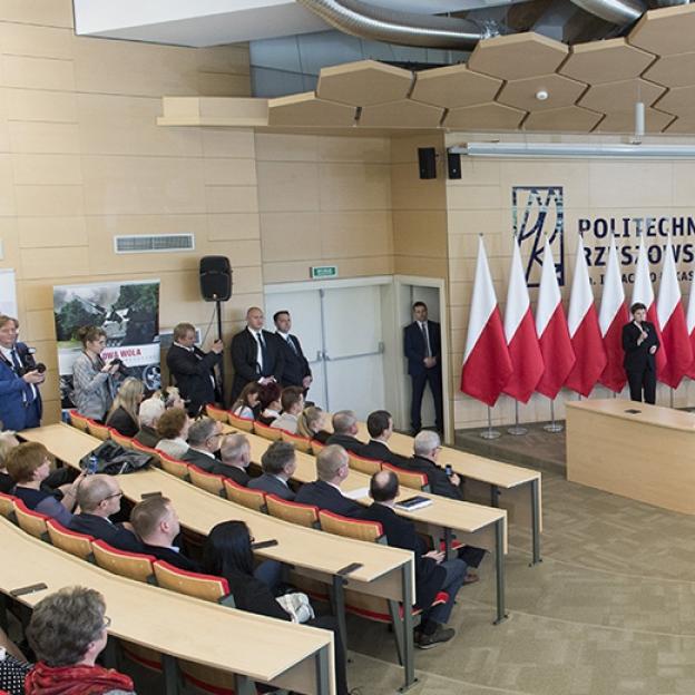 Premier Beata Szydło o rządowym planie na rzecz odpowiedzialnego rozwoju Polski