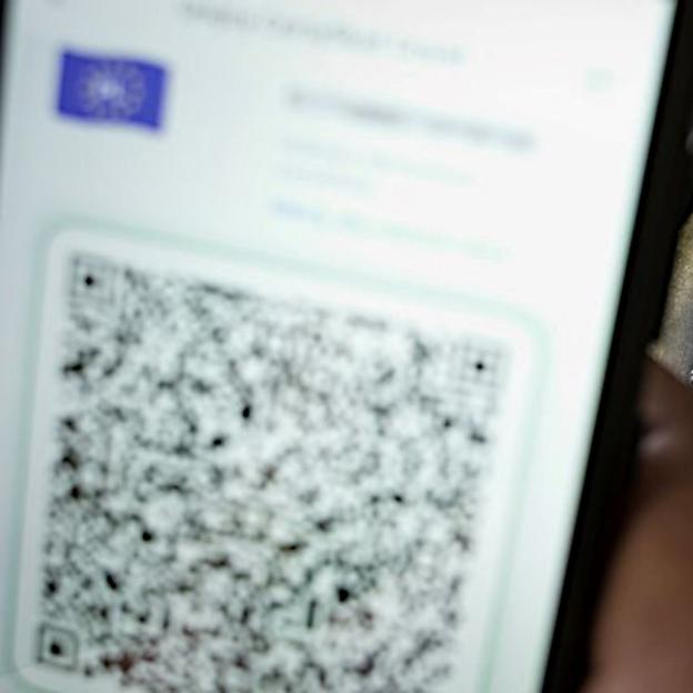 Fałszywe dokumenty pobytowe i unijne certyfikaty COVID na granicy państwa. Zatrzymano czterech obywateli Ukrainy a także dwóch Syryjczyków z fałszywymi włoskimi dokumentami