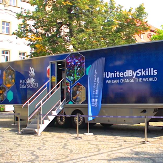 [VIDEO] Rośnie popularność kształcenia zawodowego. Wybiera je już ponad połowa absolwentów podstawówek