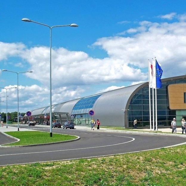 Planowany remont lotniska Warszawa-Modlin: Możliwość odwołania ponad 100 Lotów przez Ryanair do różnych krajów Europy