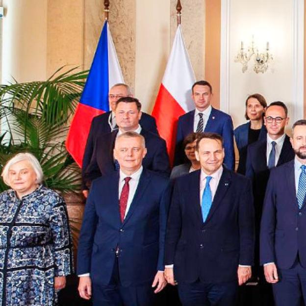 [VIDEO] W Pradze odbyły się 9. polsko-czeskie konsultacje międzyrządowe. Obradom przewodniczył Premier Donald Tusk oraz szef czeskiego rządu Petr Fiala. Mamy wiele wspólnych interesów i podobnie patrzymy na takie kwestie, jak rola Europy, pomoc Ukrainie, b