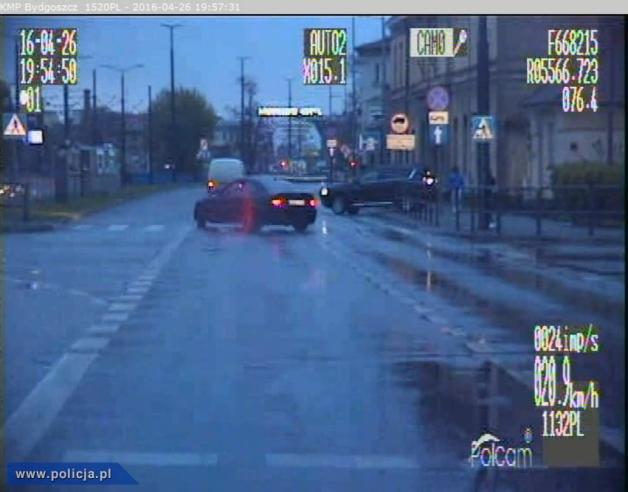 BMW wpadło w poślizg na oczach nieoznakowanego radiowozu