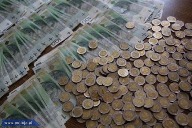 Konwojent włamywał się do bankomatów. Ukradł 300 tysięcy złotych! 