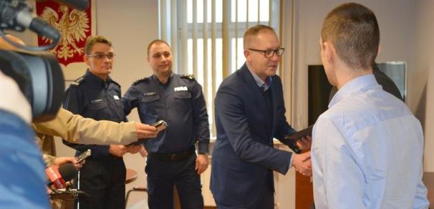 Leszno: Wzorowa postawa obywatelska – zareagowali na widok brutalnej napaści na niepełnosprawną kobietę