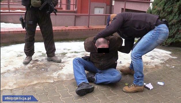 [VIDEO] Podwójne uderzenie CBŚP w agencje towarzyskie i sutenerów!