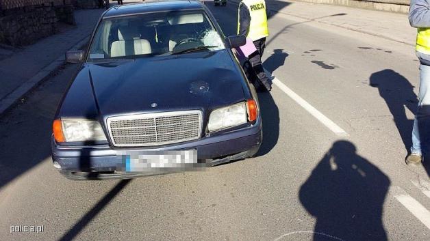 Przejście w niedozwolonym miejscu może kosztować życie! 