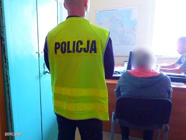 Gdańsk: Wyrzuciła żywe szczeniaki do śmieci