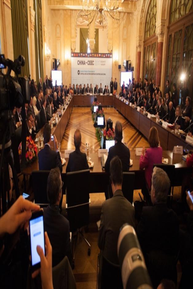 Premier Beata Szydło na szczycie państw Europy Środkowo-Wschodniej i Chin: to ważny format, chcemy zacieśniać współpracę