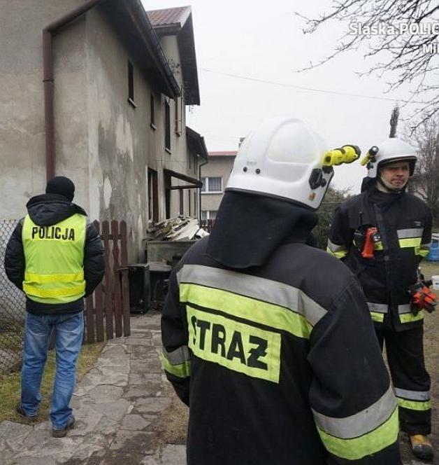 Policjanci uratowali lokatorów z pożaru