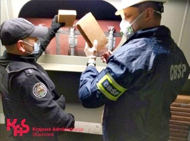 [VIDEO] 60 kg kokainy przejęła polska Policja w Rotterdamie i Gdańsku 