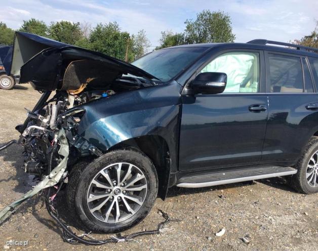 Wjechał osobówką wprost pod szynobus